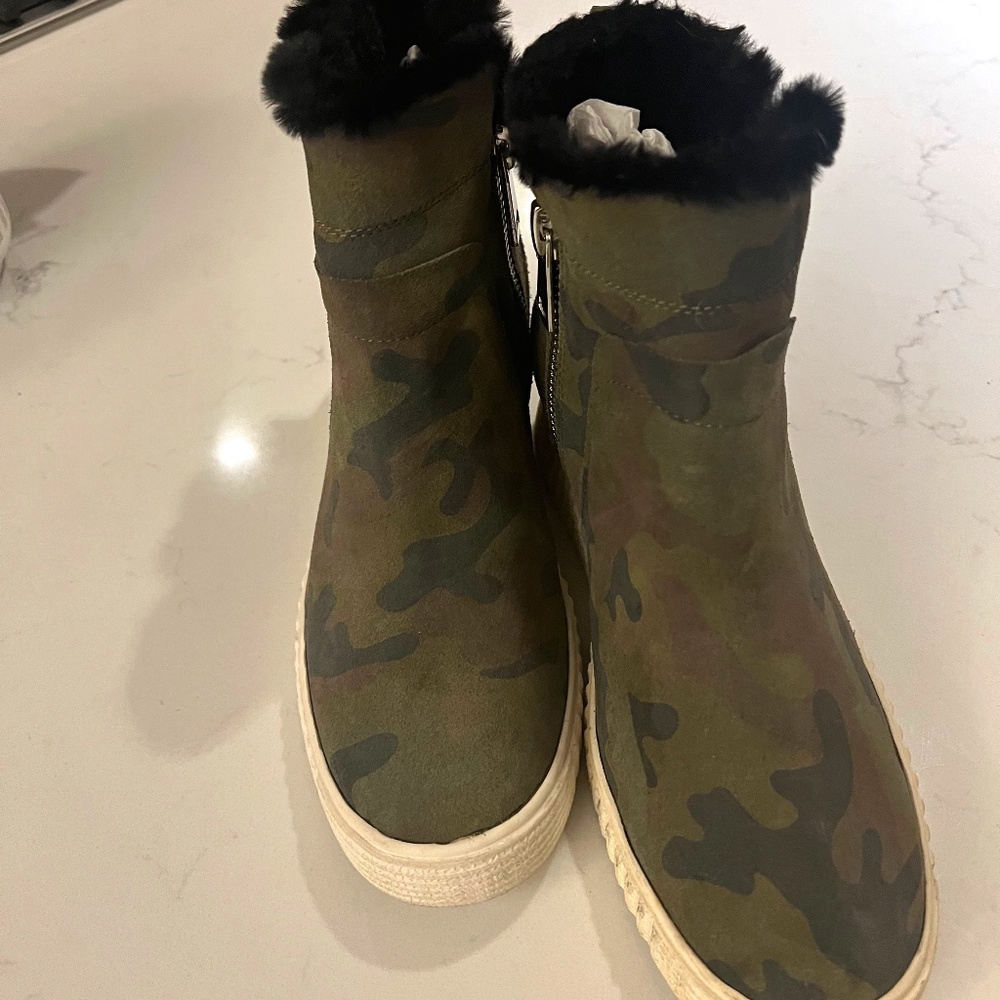 Steve Madden Camoflauge Winter Booties w/Fur Trim! BRAND NEW